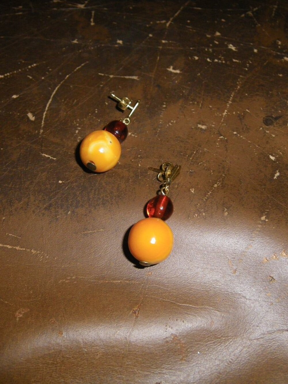 Vintage Women’s 12K Gold Dangling Earrings w/ Amber Beads